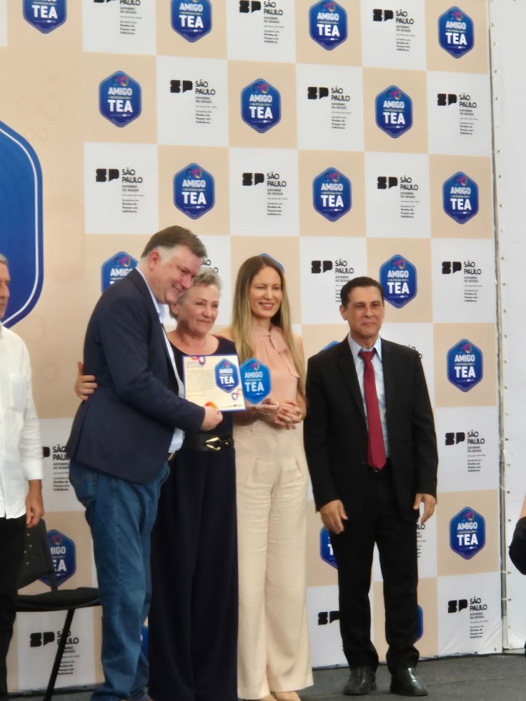 Inclusão reconhecida com excelência: FEAPAES-SP recebe oficialmente Selo Amigo da Pessoa com TEA
