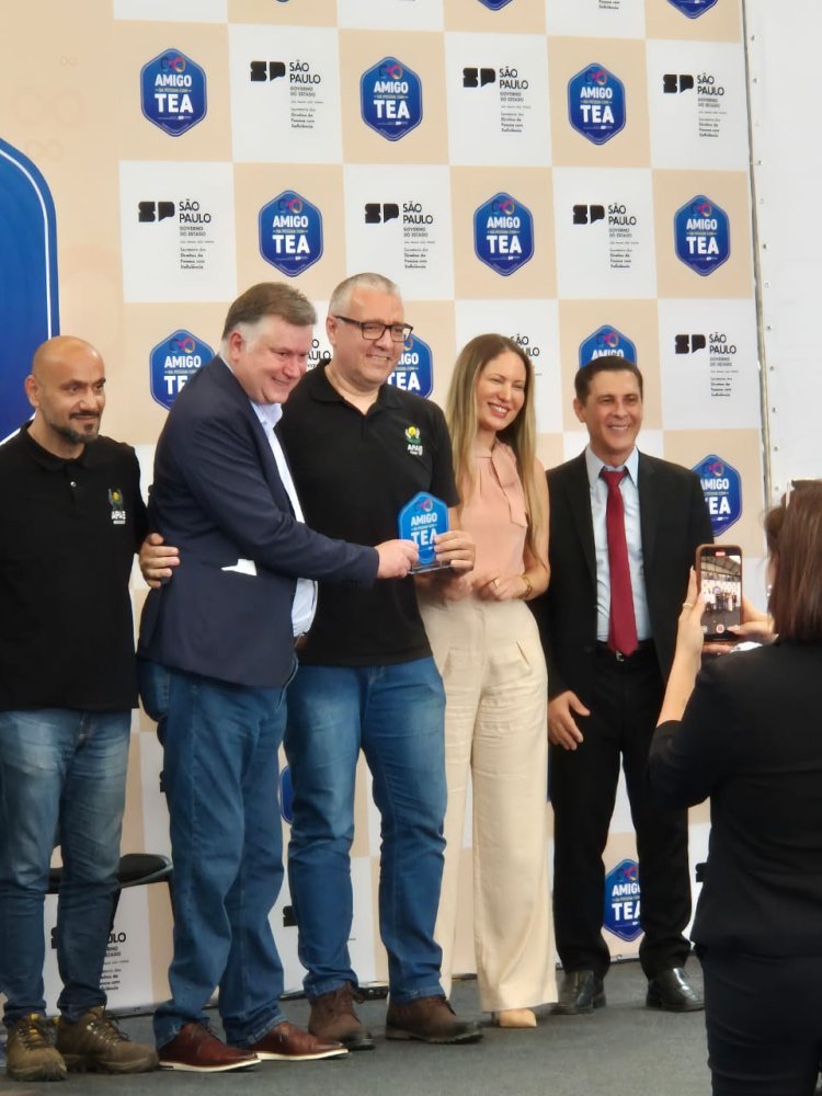 Inclusão reconhecida com excelência: FEAPAES-SP recebe oficialmente Selo Amigo da Pessoa com TEA