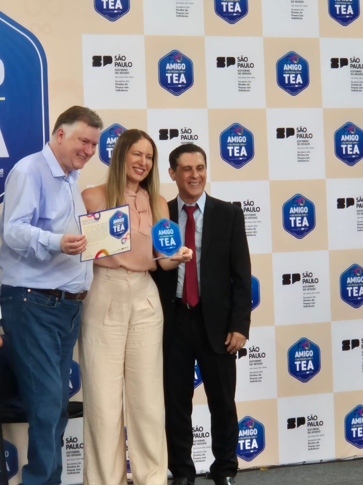Inclusão reconhecida com excelência: FEAPAES-SP recebe oficialmente Selo Amigo da Pessoa com TEA