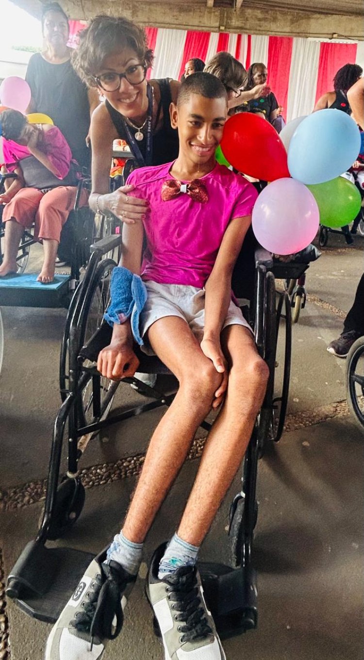 Primeira parte da Festa de Fim de Ano da APAE de São Carlos encanta com o tema “A Alegria do Circo”