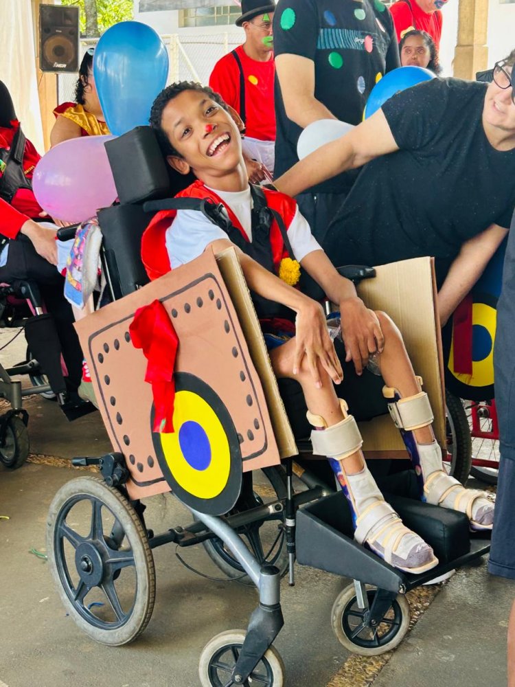 Primeira parte da Festa de Fim de Ano da APAE de São Carlos encanta com o tema “A Alegria do Circo”