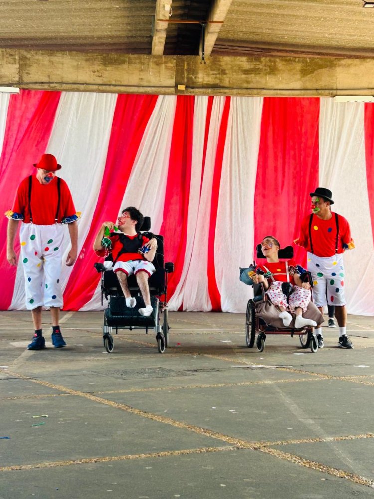Primeira parte da Festa de Fim de Ano da APAE de São Carlos encanta com o tema “A Alegria do Circo”
