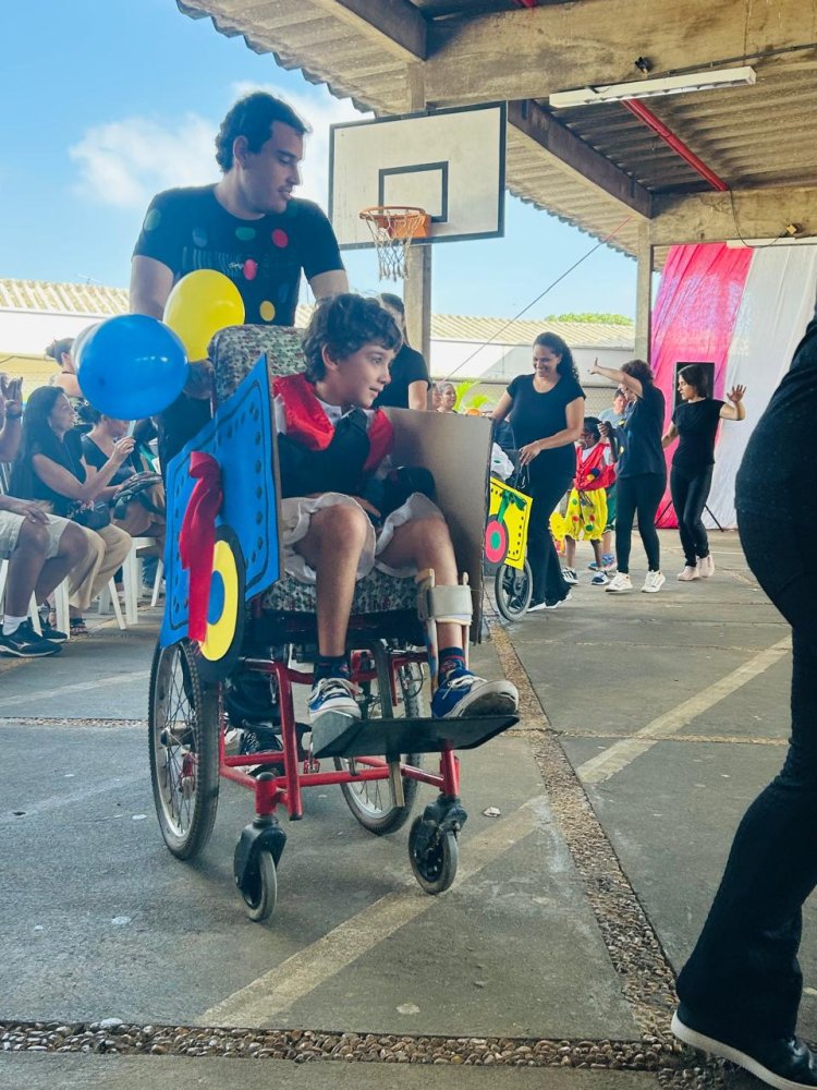 Primeira parte da Festa de Fim de Ano da APAE de São Carlos encanta com o tema “A Alegria do Circo”