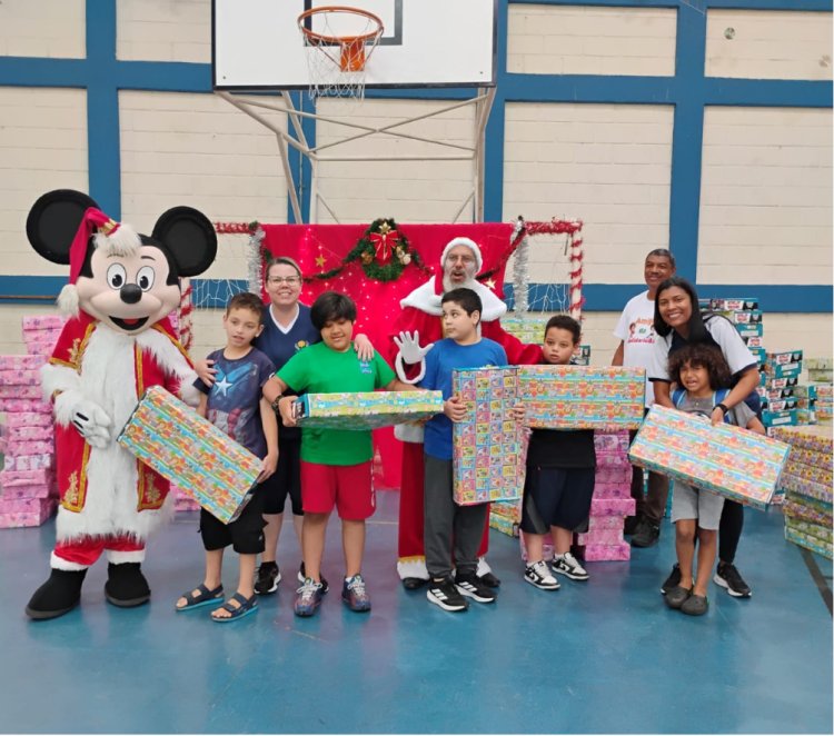 Entrega de presentes e almoço especial marcam celebração de fim de ano para alunos da APAE de Mogi