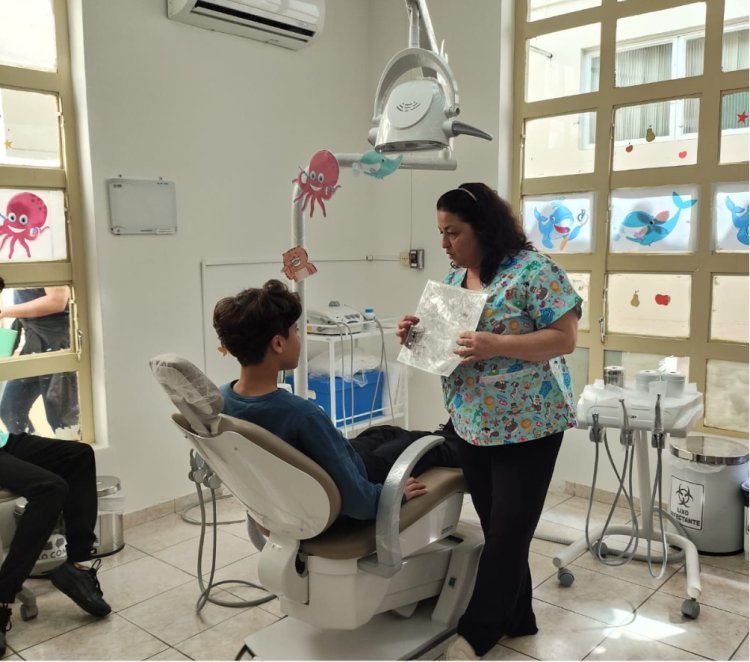 Alunos da APAE de Mogi participam de visita ao consultório odontológico para reforçar autonomia e cuidados em saúde bucal