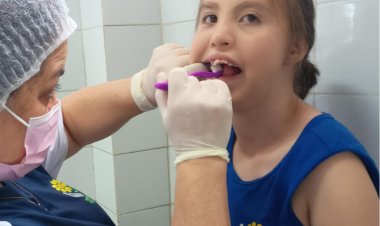 Escovação supervisionada fortalece saúde bucal e destaca atuação integrada da APAE de Mogi das Cruzes