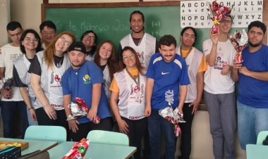 APAE de Mogi das Cruzes recebe doação de ovos de Páscoa do Grupo Rinnai e celebra dia de alegria com alunos