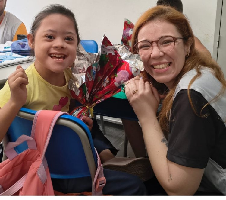 APAE de Mogi das Cruzes recebe doação de ovos de Páscoa do Grupo Rinnai e celebra dia de alegria com alunos