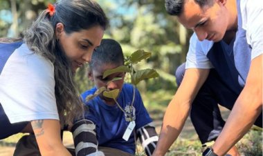 Plantio de árvores nativas marca atividade sobre conservação do solo no Núcleo Rural da APAE de Mogi