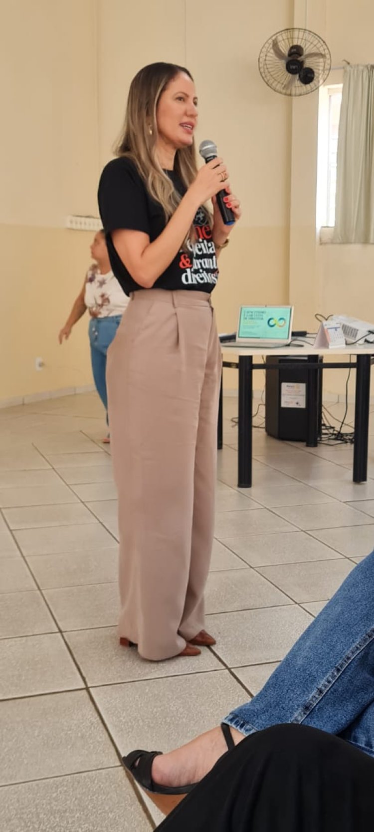 Presidente da FEAPAES-SP participa de reunião com famílias e profissionais na APAE de Marília