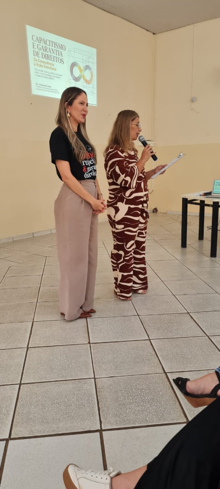 Presidente da FEAPAES-SP participa de reunião com famílias e profissionais na APAE de Marília