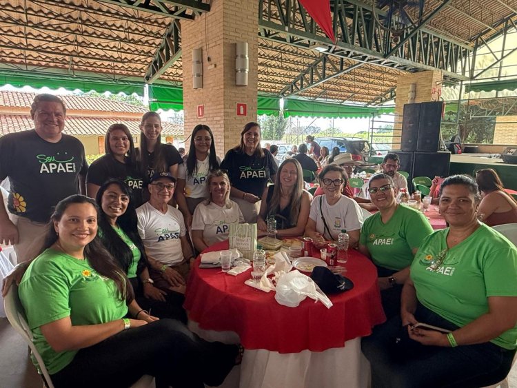 FEAPAES-SP marca presença em evento tradicional na APAE de Itápolis