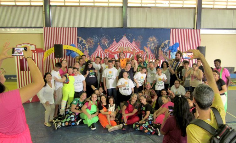 Dia do Circo: Grupo Rosa dos Ventos se apresenta na APAE de Rancharia