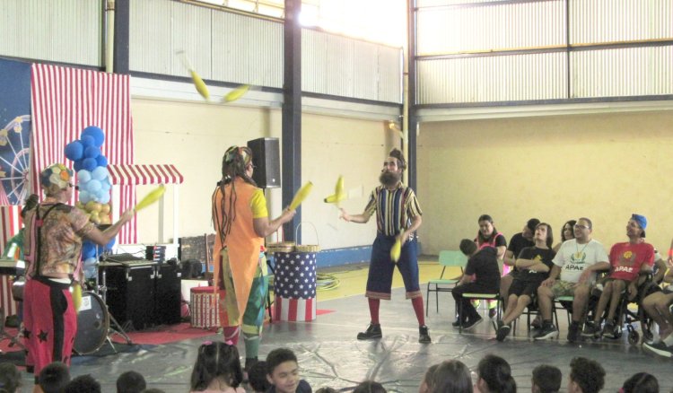 Dia do Circo: Grupo Rosa dos Ventos se apresenta na APAE de Rancharia