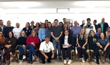 Na APAE de Taquarituba, Dra. Cristiany impulsiona união da Rede Apae em defesa das famílias