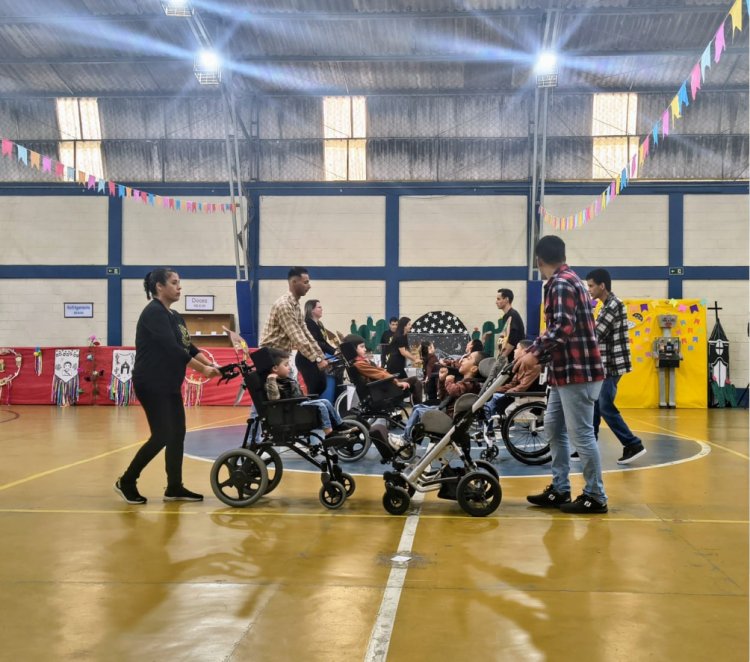 Festa Junina da APAE de Mogi das Cruzes celebra a cultura do cordel e reúne comunidade em dia de inclusão e alegria