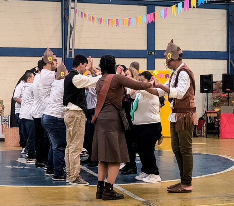 Festa Junina da APAE de Mogi das Cruzes celebra a cultura do cordel e reúne comunidade em dia de inclusão e alegria