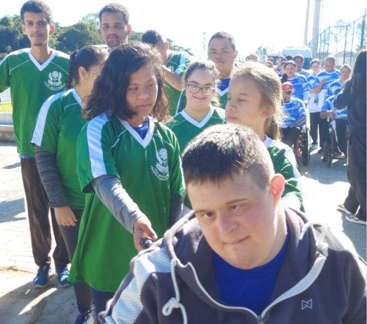 Alunos da APAE de Mogi participam do 1º Festival de Bocha e Queimada em Biritiba Mirim