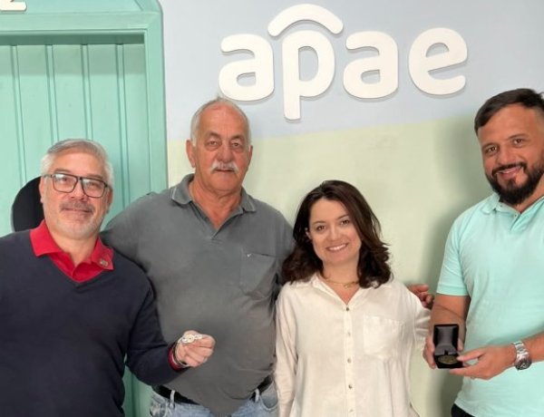 Museu Histórico incorpora medalha dos 50 anos da APAE de Tatuí