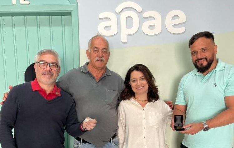 Museu Histórico incorpora medalha dos 50 anos da APAE de Tatuí