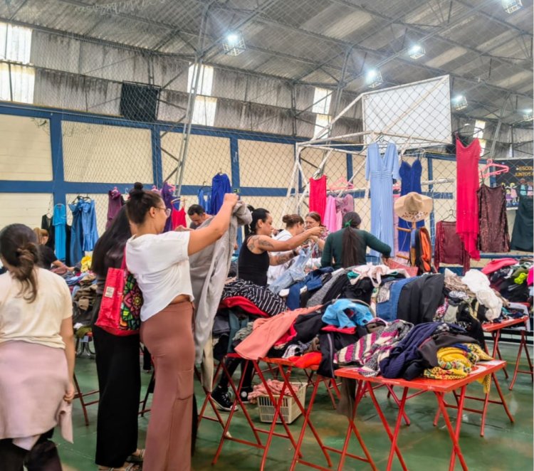 Bazar Esther Casella da APAE de Mogi realiza 2ª edição com todas as peças por R$10