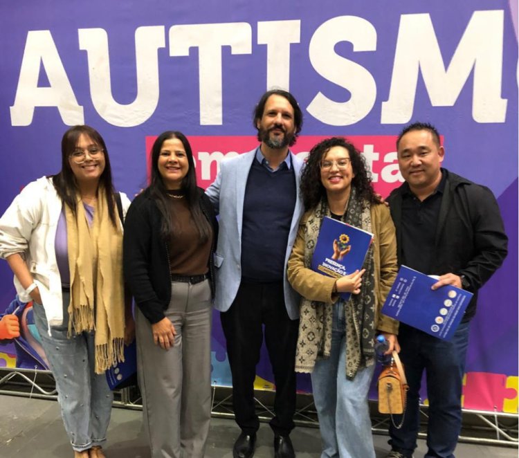 Profissionais da APAE de Mogi participam de formação sobre autismo promovida pela FEAPAES-SP