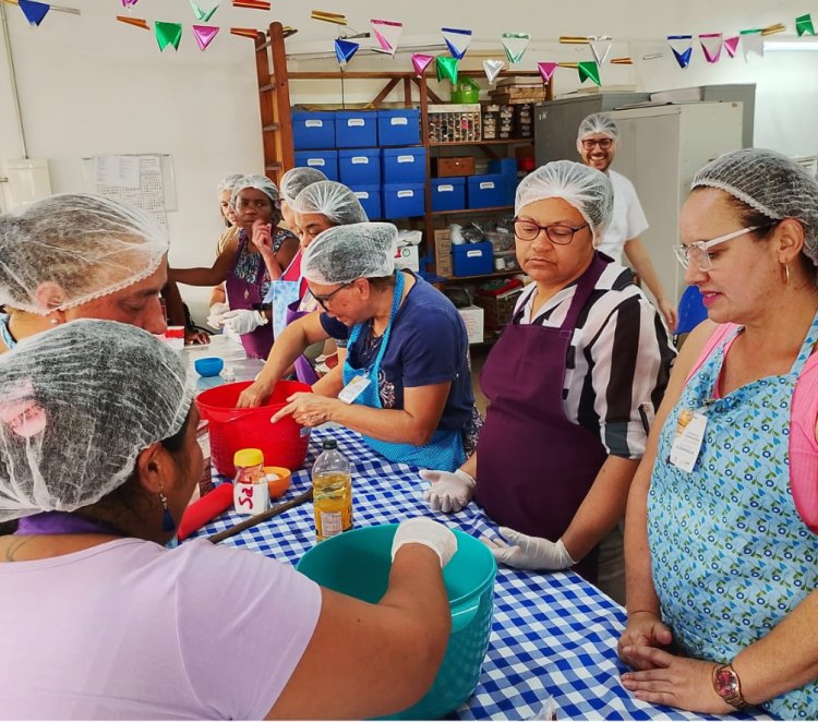 Oficina “Mãos que Afetam” transforma preparo do pão em experiência de acolhimento e convivência na APAE de Mogi