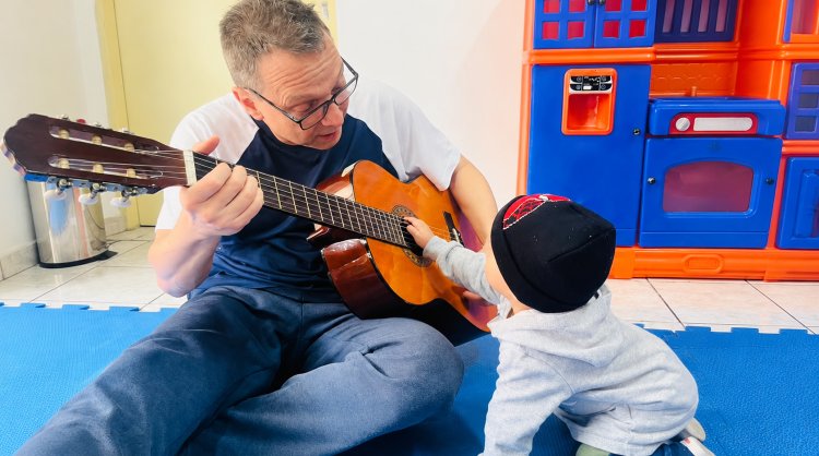 Estimulando Vidas utiliza música para ampliar experiências de desenvolvimento e interação das crianças